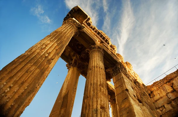 Líbano. Velhas Ruínas. Colunas romanas em Baalbeck — Fotografia de Stock