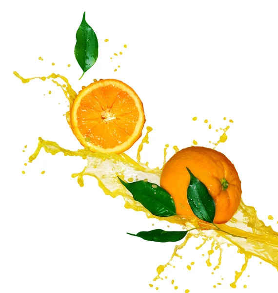 Oranžová šťáva izolovaná na bílém — Stock fotografie