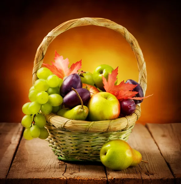 Organické zralé ovoce — Stock fotografie
