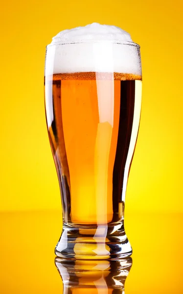 Bier in Nahaufnahme — Stockfoto