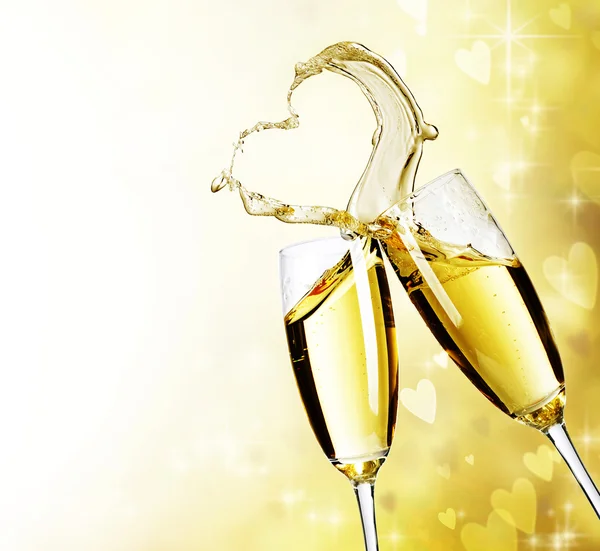 Twee Champagneglazen met abstracte Hartspetters — Stockfoto