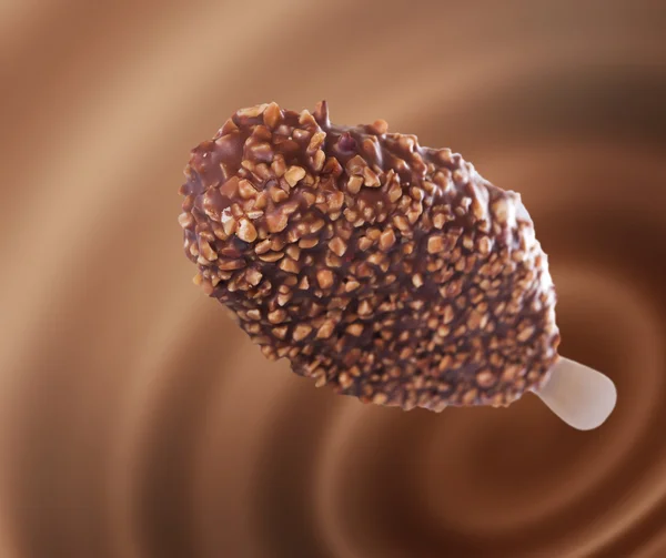Helado de chocolate con avellanas — Foto de Stock