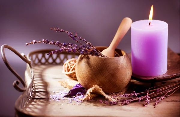 Wellness. Lavendel Bio-Kosmetik aus eigener Herstellung — Stockfoto