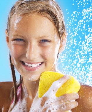 genç kız duş alıyor. bathing.Washing