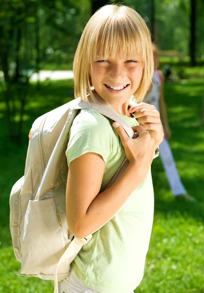 Happy Schoolgirl Outdoor. Ritorno a scuola — Foto Stock