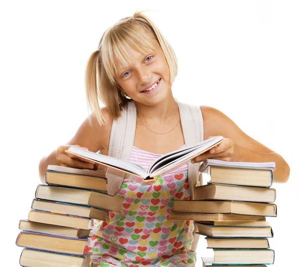 Escola menina lendo o livro — Fotografia de Stock