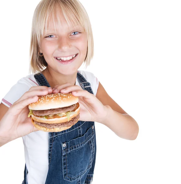 ハンバーガーを食べて幸せな女の子 — ストック写真