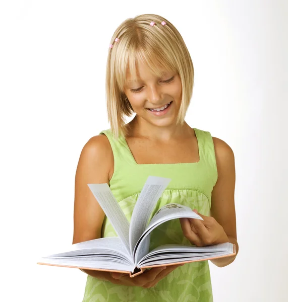 School meisje lezen van het boek — Stockfoto