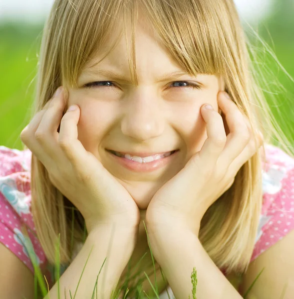Šťastné malé děvče portrét — Stock fotografie