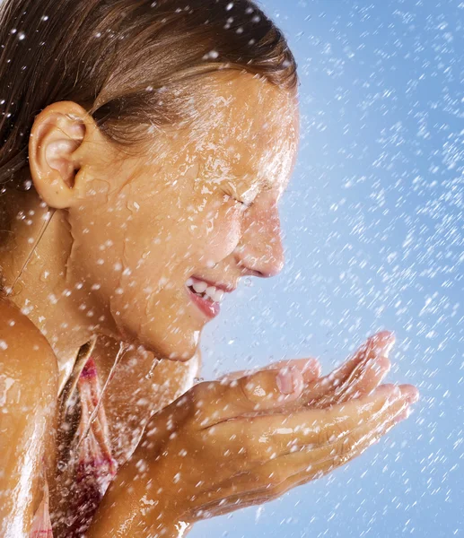 Teenage Girl Taking a Shower. Bath. — Stock Photo, Image