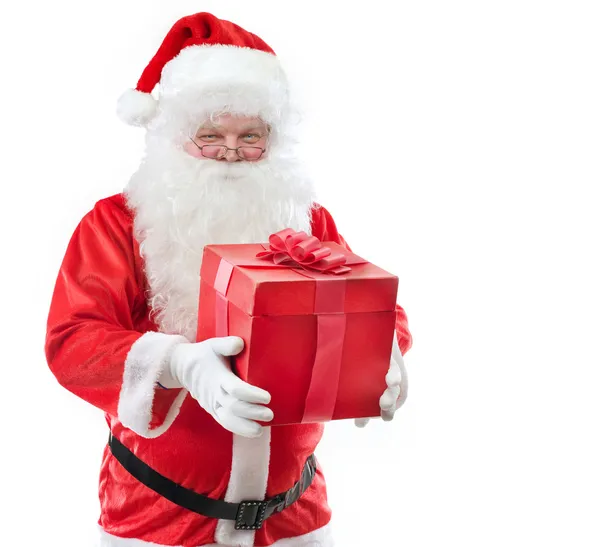 Weihnachtsmann mit Geschenk isoliert auf weiß — Stockfoto