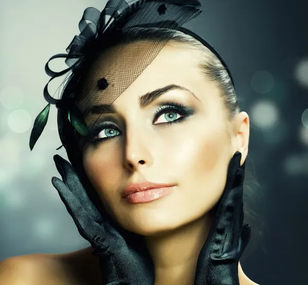 Portrét mladé ženy. ročník make-up — Stock fotografie