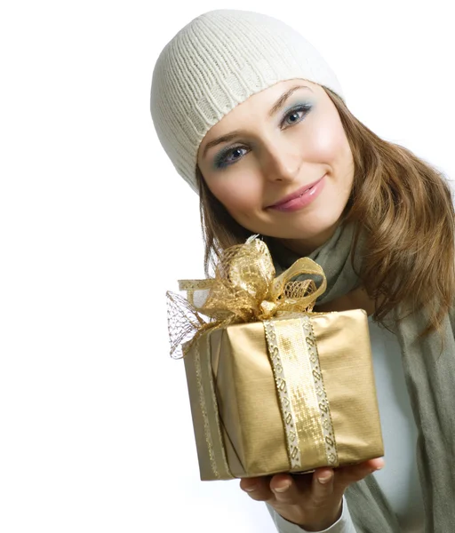 Beleza com caixa de presente de Natal — Fotografia de Stock