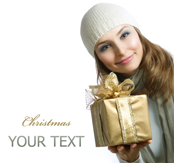 Schönheit mit Weihnachts-Geschenk-Box — Stockfoto