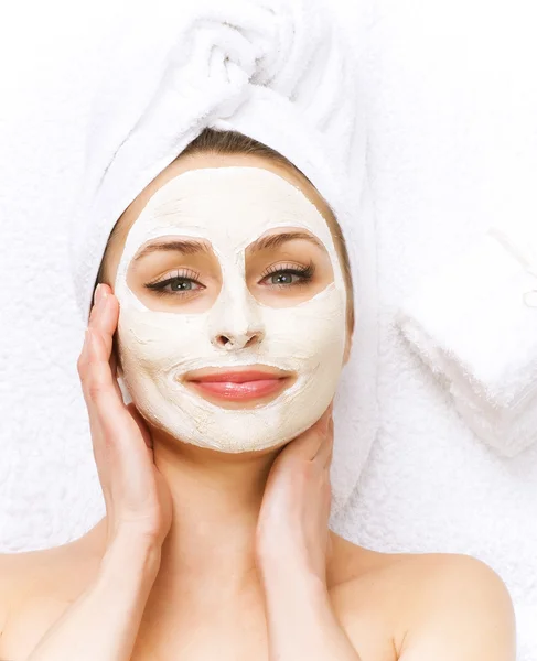 Wellness-Gesichtsmaske aus Ton. Tagesbad — Stockfoto
