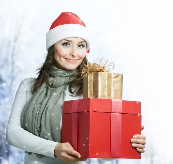 Santa mujer con caja de regalo de Navidad — Foto de Stock