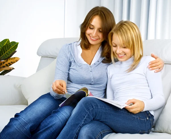 stock image Mother with Teenage Daughter reading fashion Magazine