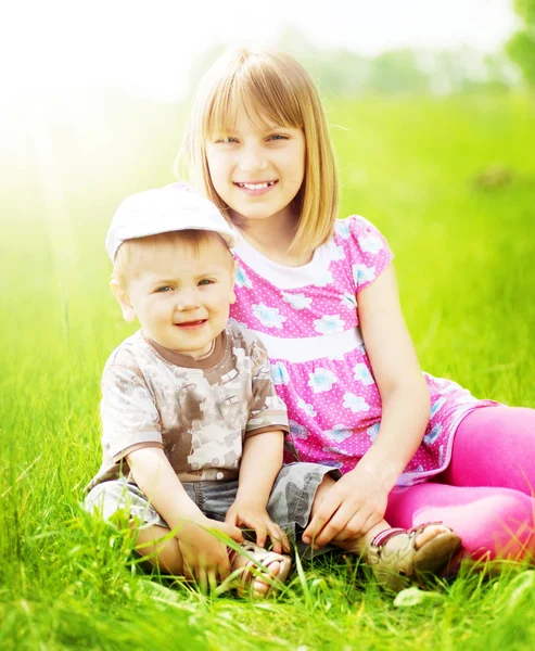 Šťastné děti venkovní — Stock fotografie