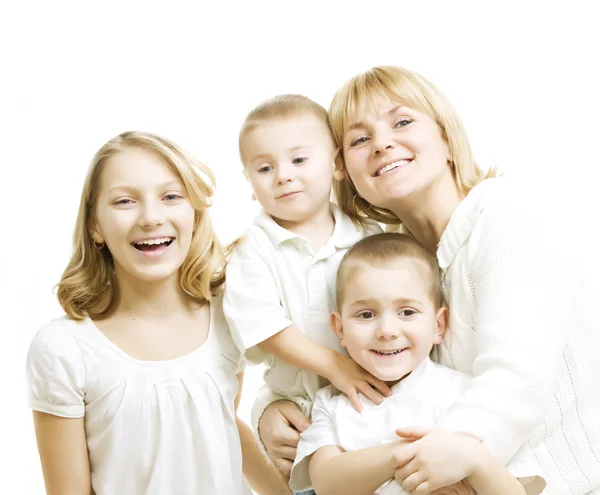 Çocuklar ile anne. gülümseyen aile beyaz bitti — Stok fotoğraf