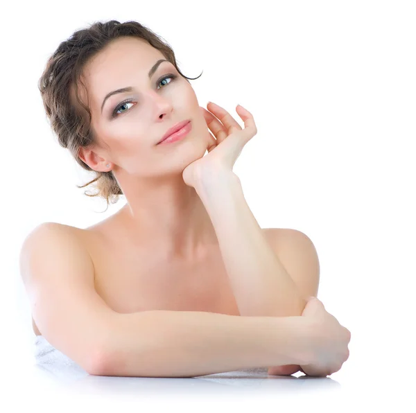 Schöne junge Frau. Hautpflege. Perfekte Haut. Wellness isoliert auf weißem Hintergrund — Stockfoto