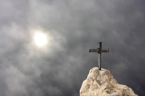 Cross on the Rock — Stock Photo, Image