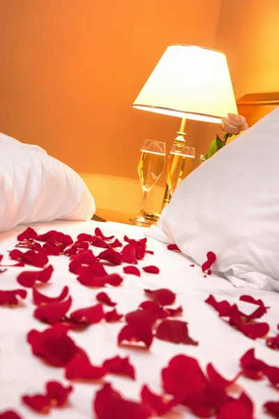 stock image Petals of rose in bedroom