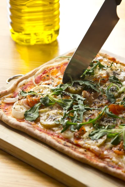 EDZR - Pizza and Knife — Stock Photo, Image