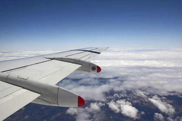 Vliegtuig vleugel, barcelona, espanha bekijken — Stockfoto