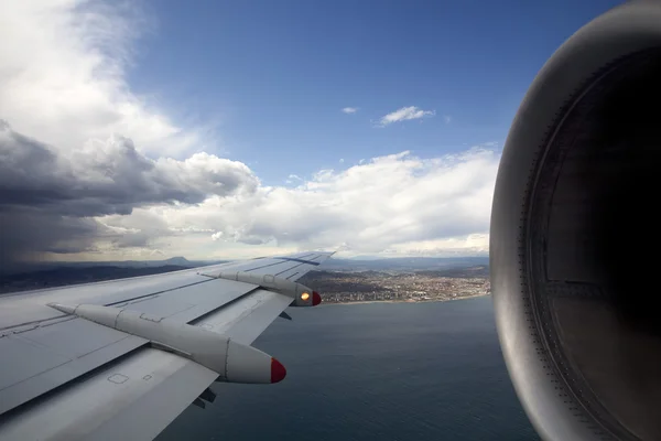 Ala de avião, vista Barcelona, Espanha — Fotografia de Stock