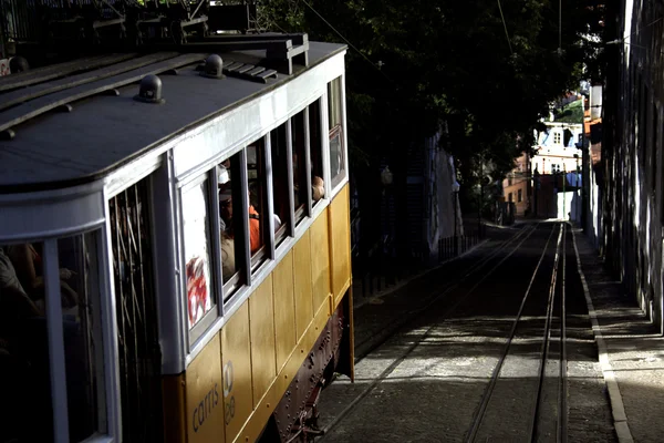 Eléctrico amarelo clássico histórico — Fotografia de Stock