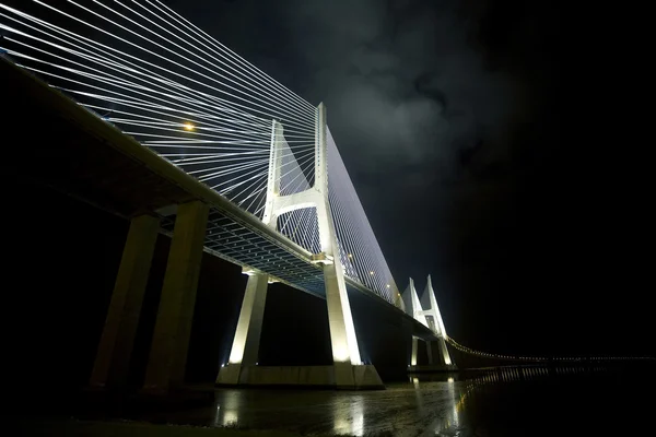 De Vasco da Gama Bridge is een bekend gezicht in Lissabon / Portugal Stockfoto