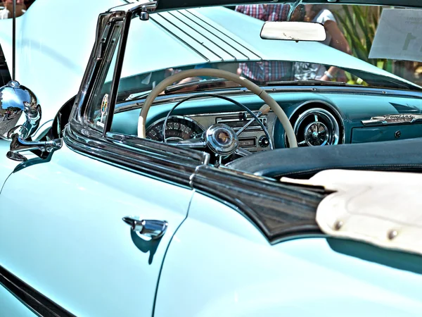 Pontiac modrá, Portugalsko — Stock fotografie