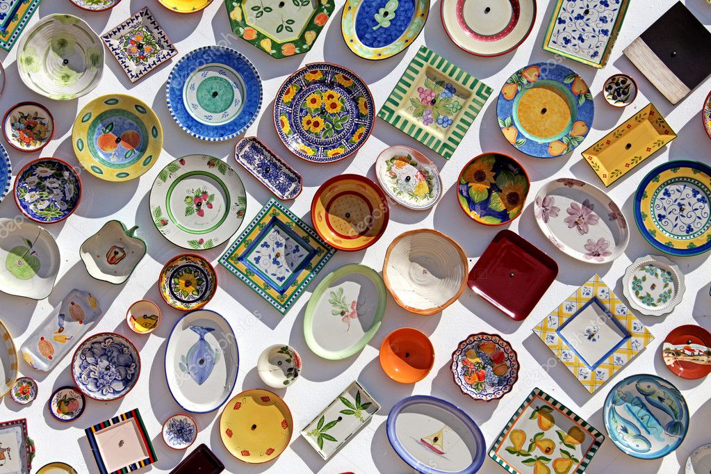 Plates of various colors, pasted on the wall, algarve, portugal