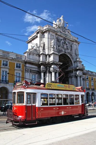 Portugal Lisbon Typical old electric tram in "Praca de Commercio — Stock Photo, Image