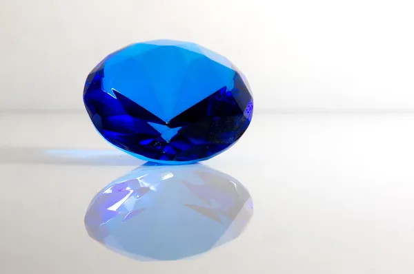 Pedra preciosa azul facted — Fotografia de Stock