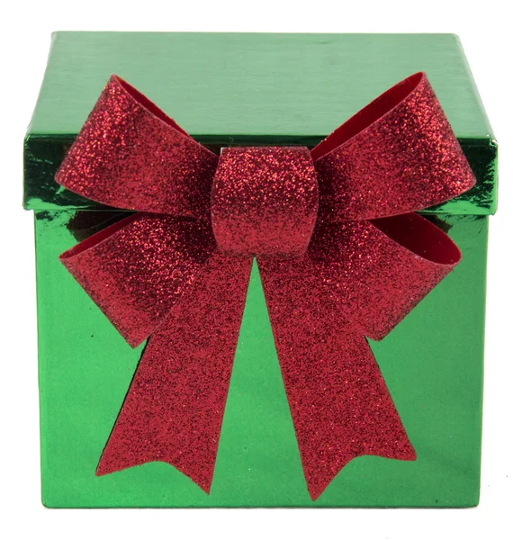 Presentes de Natal em caixa em fundo branco — Fotografia de Stock