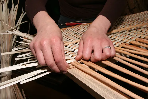 Female hands manually mastering wicker fabric — Stock Photo, Image