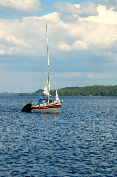 Stock image Sailing boat at lake