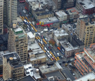 yoğun trafik ve çok sayıda sarı taksileri için yukarıdaki görüntüleyin