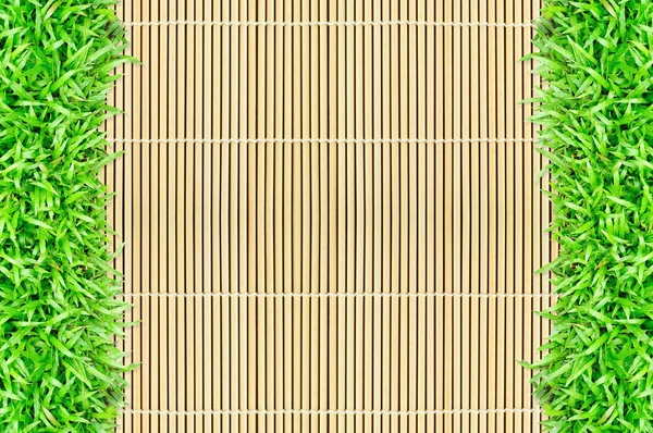 Tráva rám na bambusové pozadí — Stock fotografie