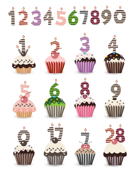 संख्या मोमबत्तियों के साथ जन्मदिन के लिए मजेदार मुस्कान कपकेक — स्टॉक वेक्टर