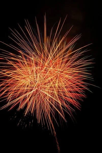 Fogos de artifício explodindo no ar — Fotografia de Stock