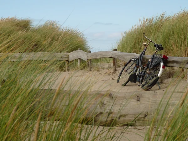 Ein Fahrrad am Strand — Stockfoto