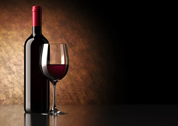 Красная бутылка вина с бокалом — стоковое фото
