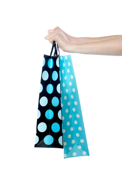 Vrouwelijke hand bedrijf shopping tassen — Stockfoto
