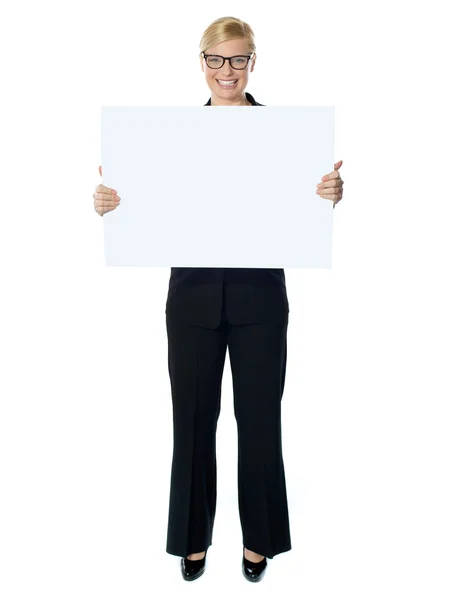 Smiling young lady holding blank banner ad — Stock Photo, Image