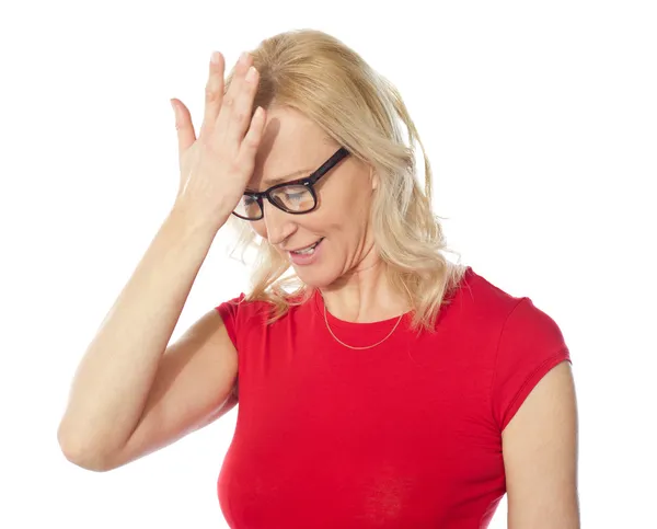 Frustrata donna tenendo la testa — Foto Stock