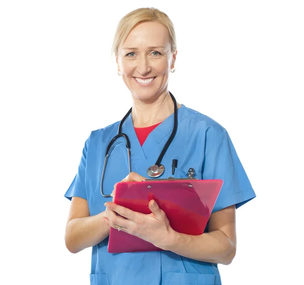 Experienced female doctor smiling at camera — Stock Photo, Image