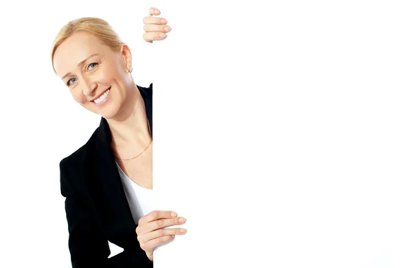Portrait of a businesswoman holding clipbaord — Stock Photo, Image