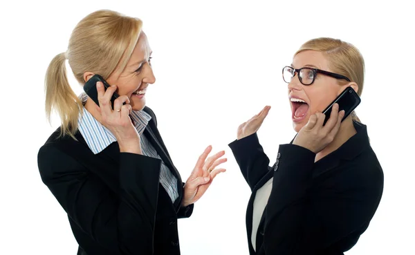 Happy businesswomen communicating on cellphone — Stock Photo, Image